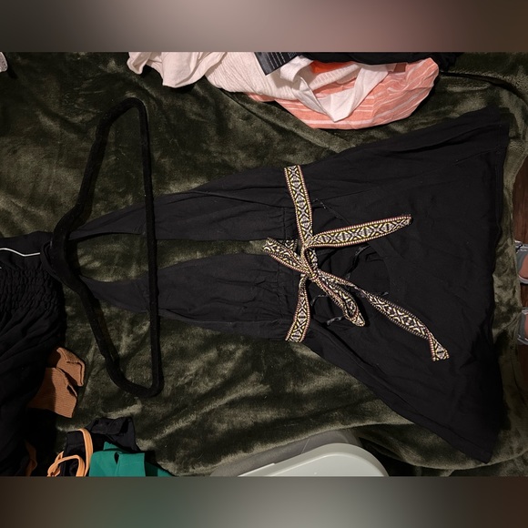 Halter neck open back top - Picture 2 of 5